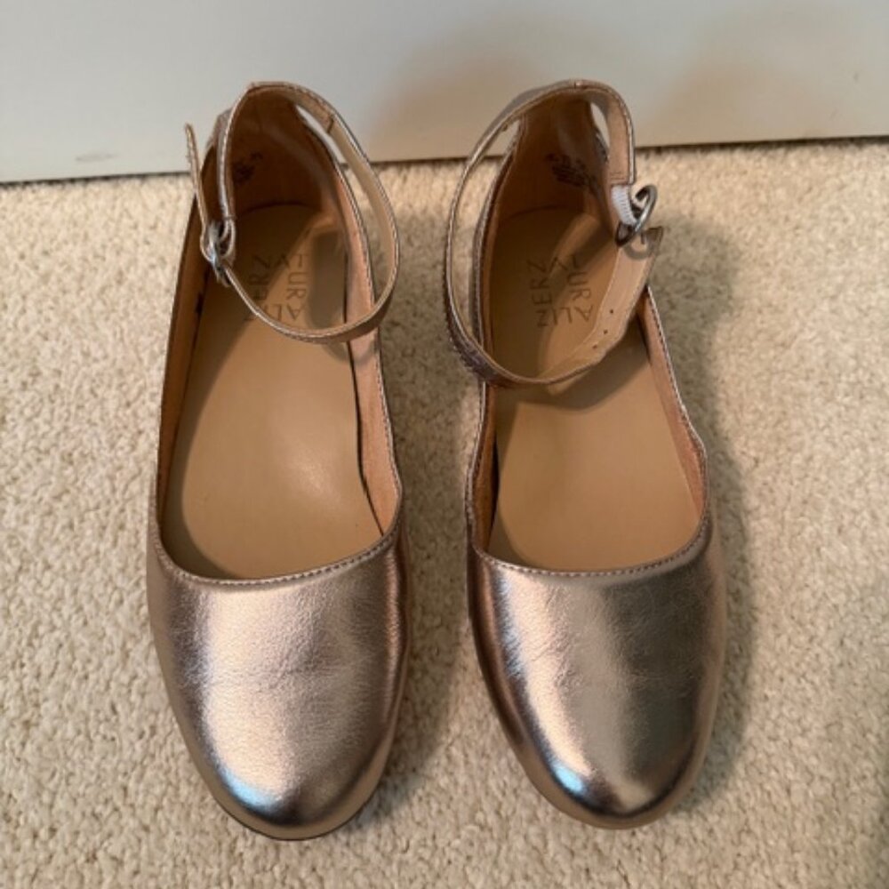 Naturalizer Maxwell Warm Silver Ankle-Strap Round Toe Flats Size 5.5